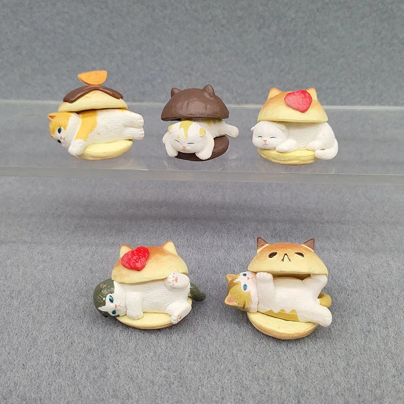 coleccion de figuras en display
