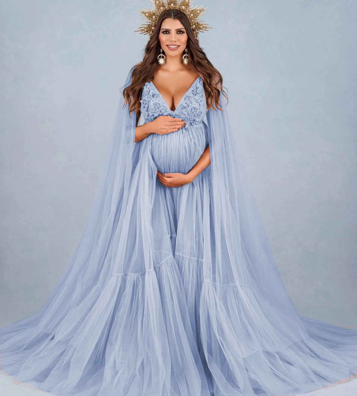 Vestido de maternidad en encaje con perlas y capa para fotos