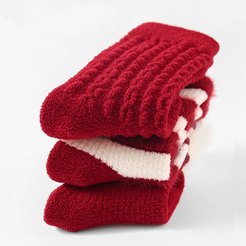 Calcetines rojos de terciopelo para bebé – Suave y cómodo - imagen 4