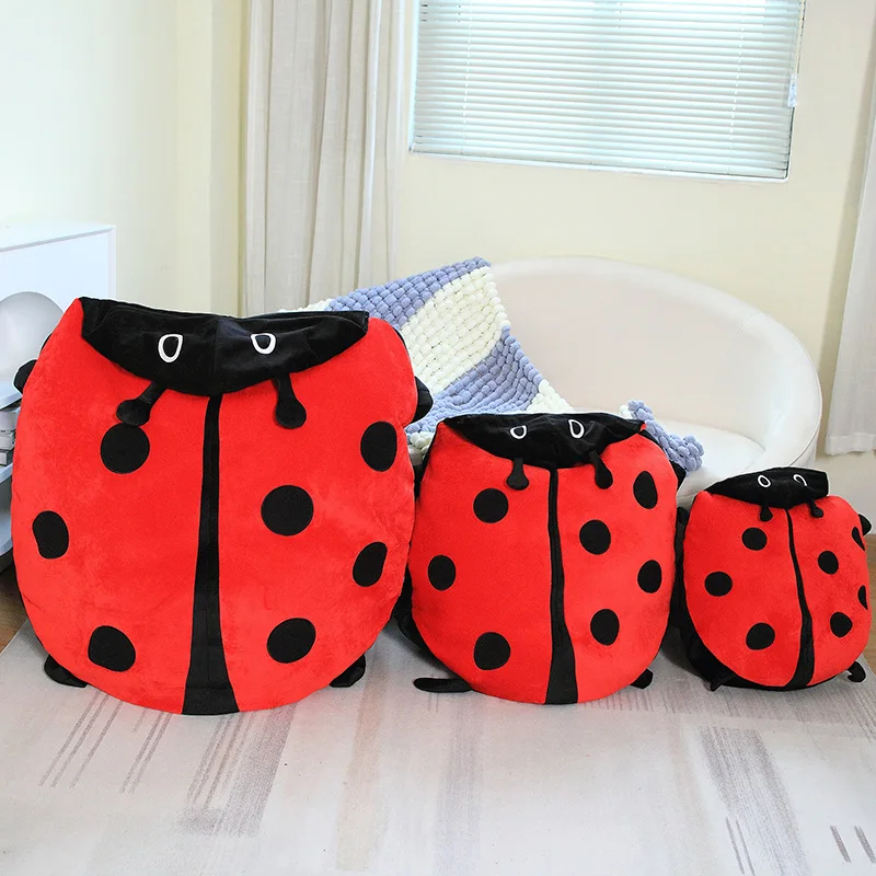 Almohada de felpa de insecto gigante