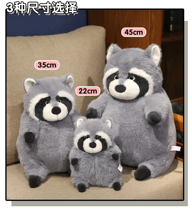 Detalle del peluche de mapache de color gris