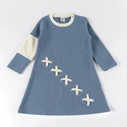 Vestido de punto gofrado para niña con cordón y apliques