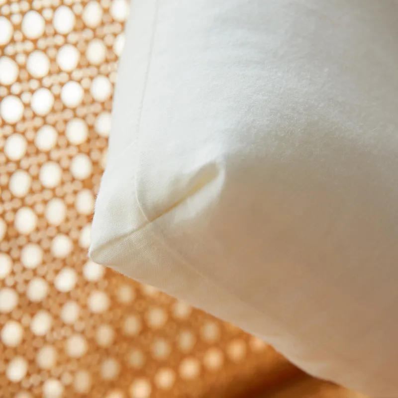 Almohada infantil de algodón orgánico con bordado floral - imagen 3