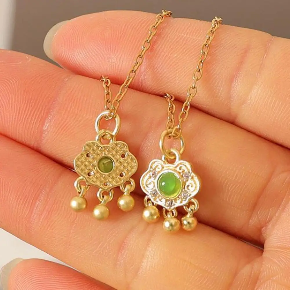 Collar infantil jade sintético con hebilla de bendición