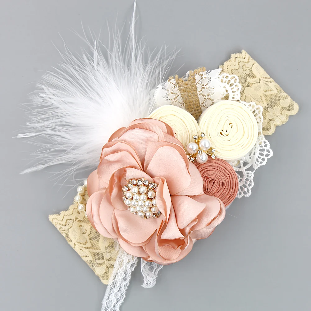 Diadema floral vintage con plumas y perlas para niña