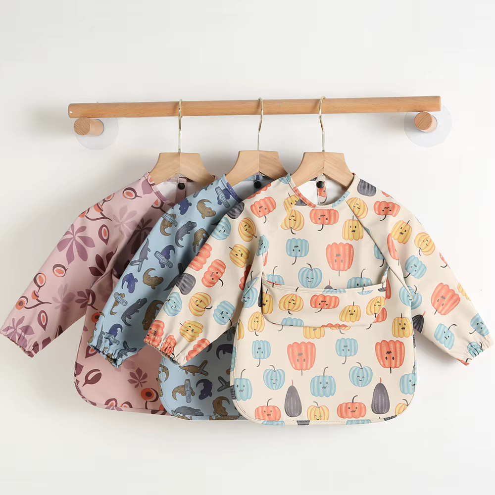 Babero impermeable con mangas largas ajustable para bebé - imagen 5