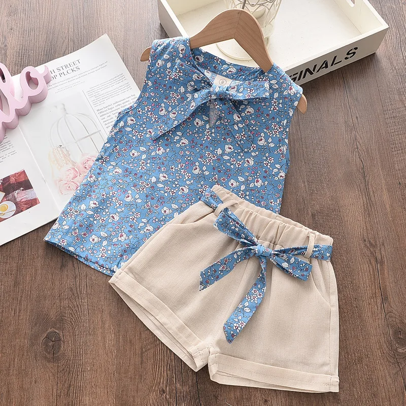 Look veraniego completo con estampado floral