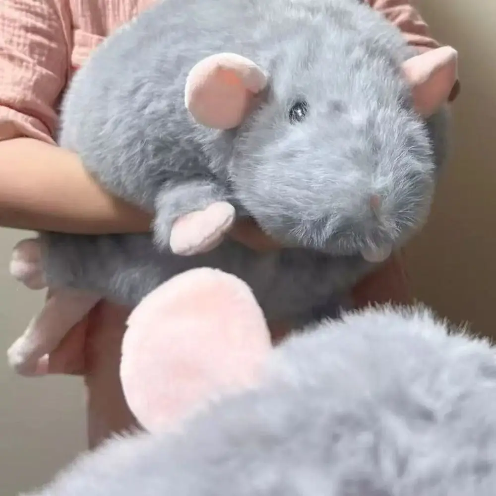 Detalles del peluche ratón en diferentes ángulos