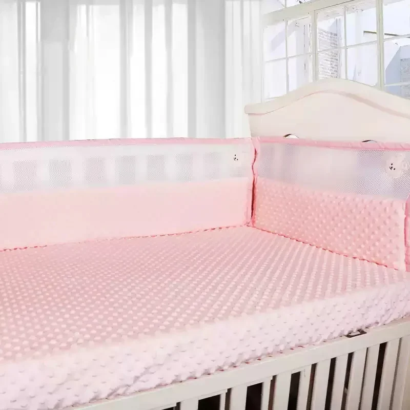 Cama envolvente anticolisión universal de terciopelo para bebé