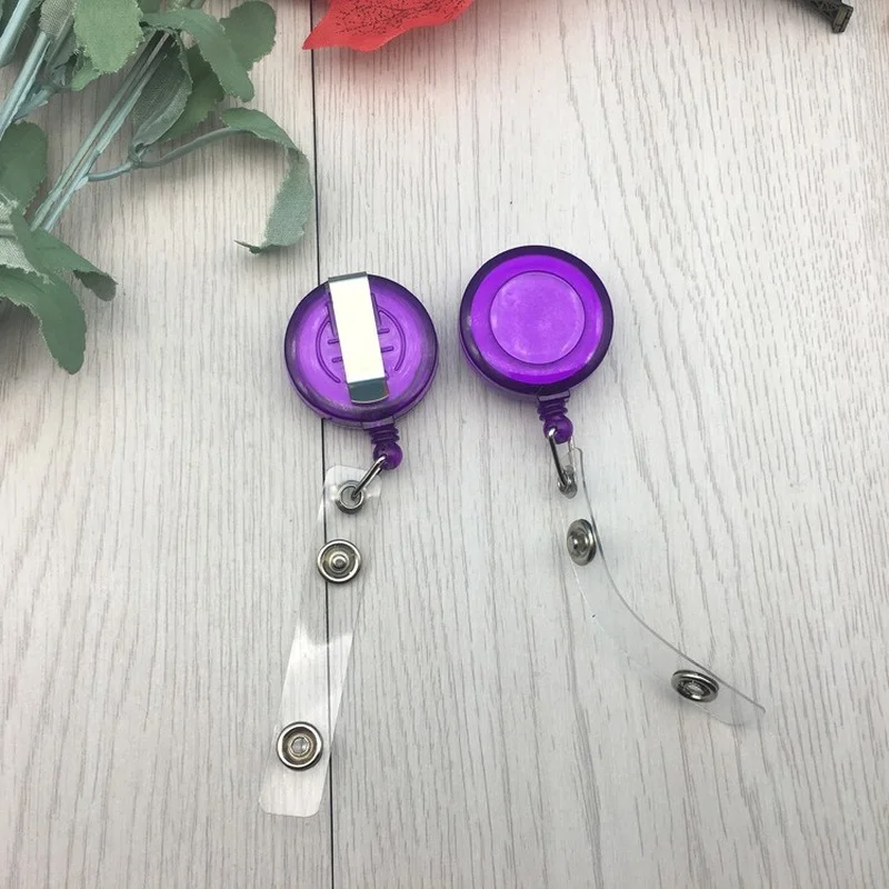 Portacredenciales retráctil transparente con cordón para exteriores - imagen 2