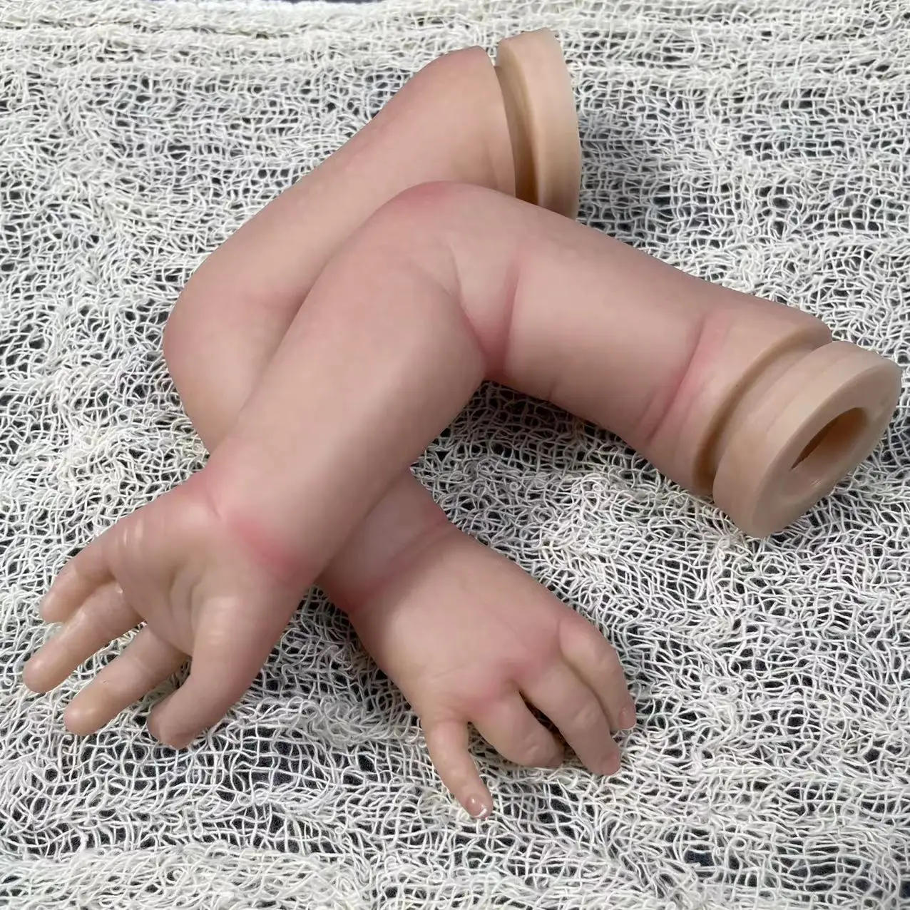 Muñeca realista de vinilo Luise, piel 3D pintada a mano - imagen 2