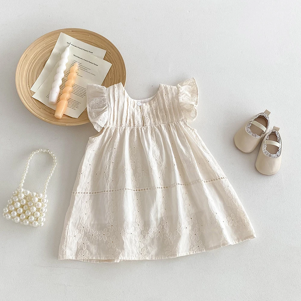 Vestido plisado de princesa con mangas en encaje y volantes