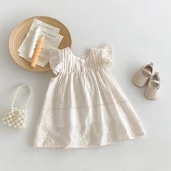 Vestido plisado de princesa con mangas en encaje y volantes