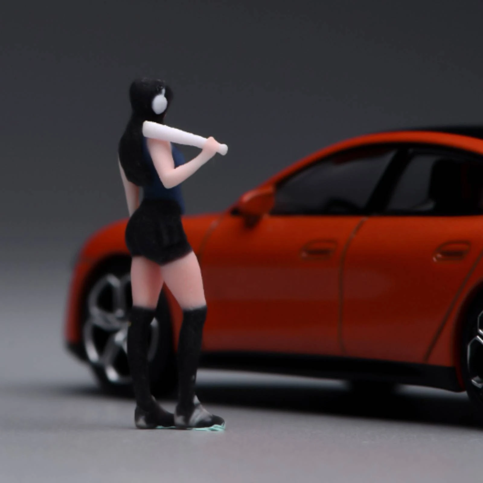Figura coleccionable de chica estilo urbano realista y detallada