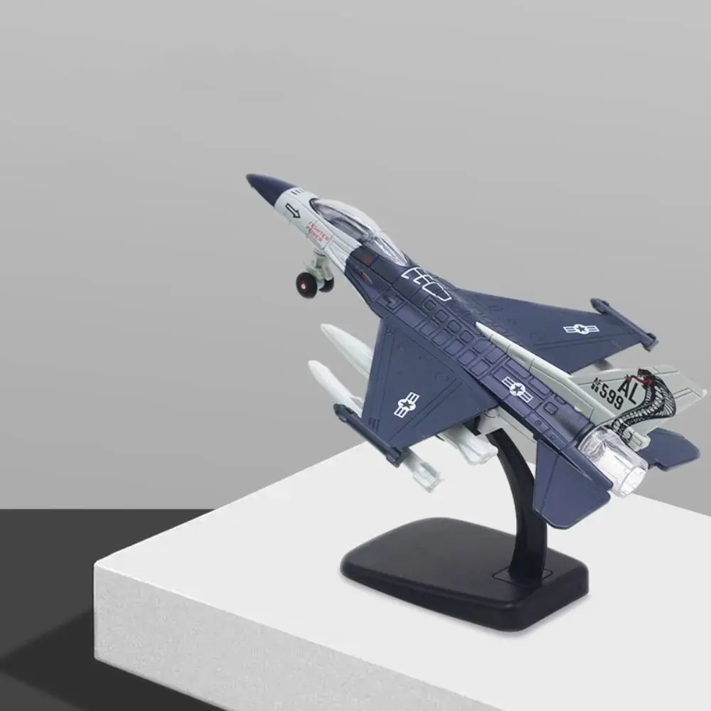 Avión usado como cake topper
