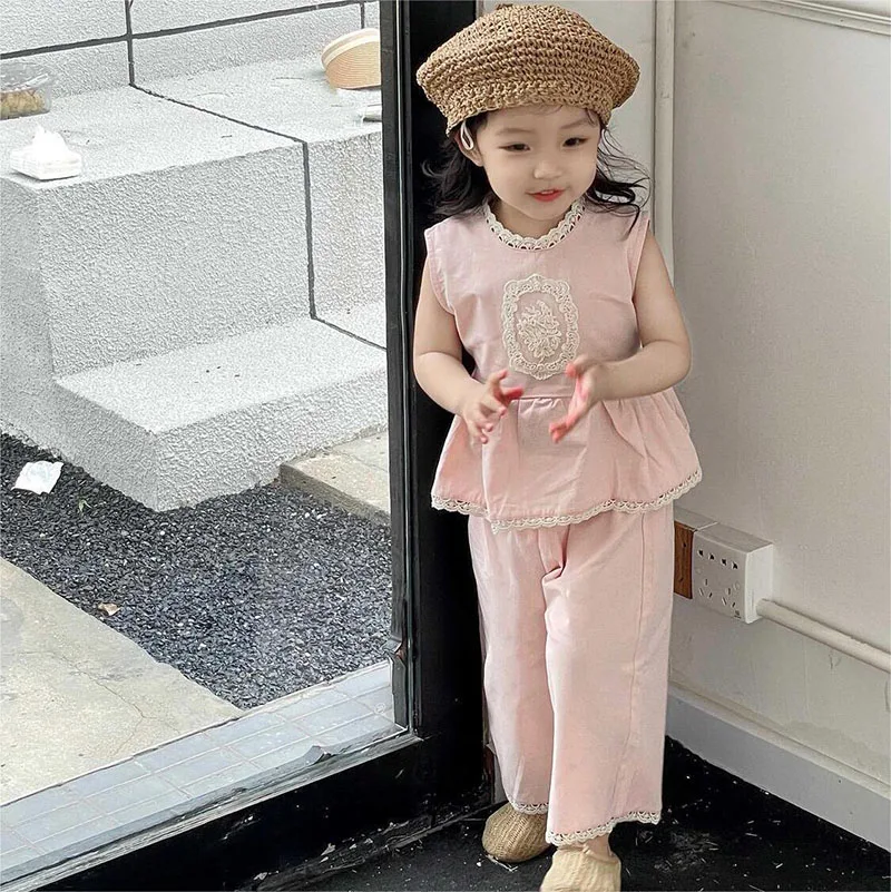 Conjunto verano niña con encaje suave y top sin mangas - imagen 2