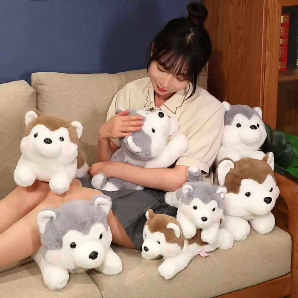 Detalle del peluche de perrito de felpa suave