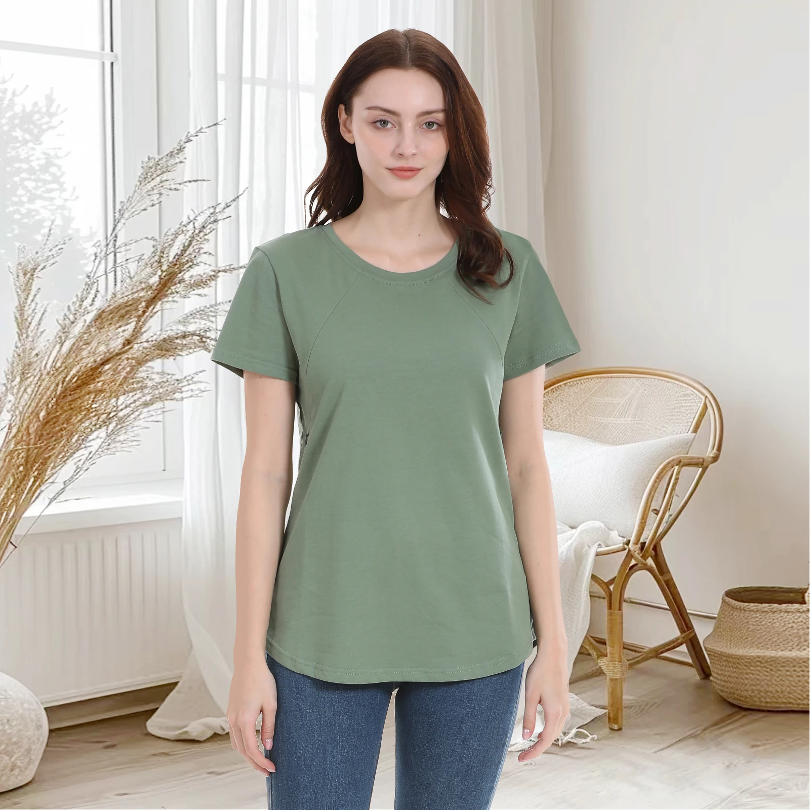 Camiseta de maternity en color neutral con corte relajado