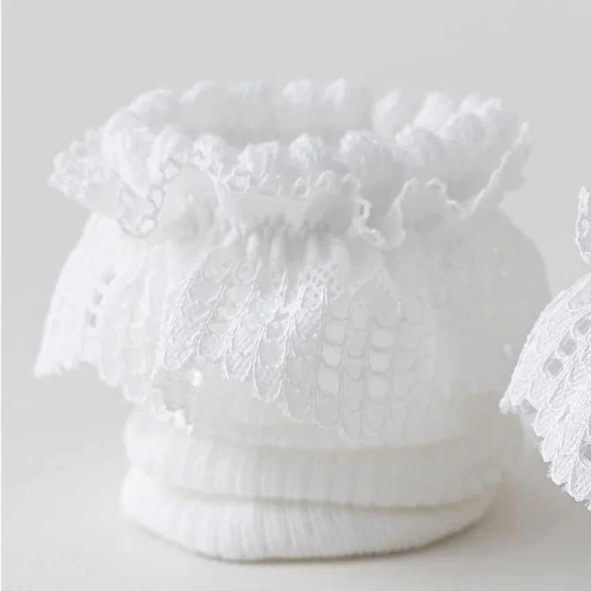 Calcetines altos de encaje para bebé niña – Dulces y elegantes - imagen 3