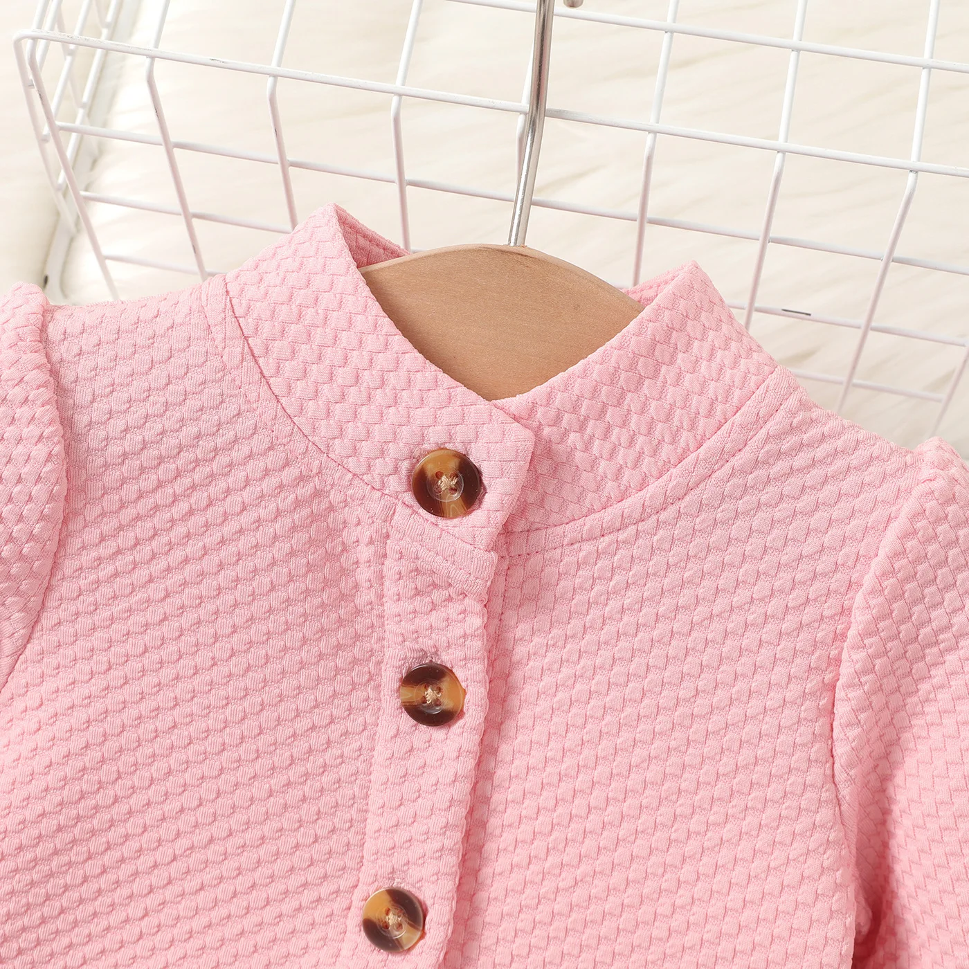 Conjunto recién nacido niña – Abrigo liso y vestido de flores con encaje - imagen 3