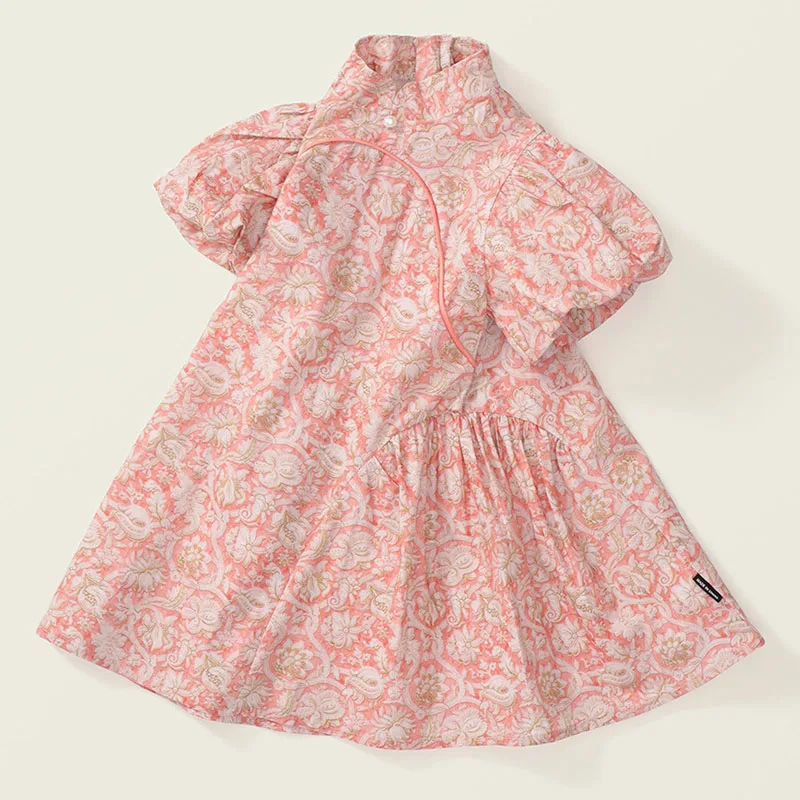 Vestido de bebé rosa de algodón con flores y mangas abullonadas