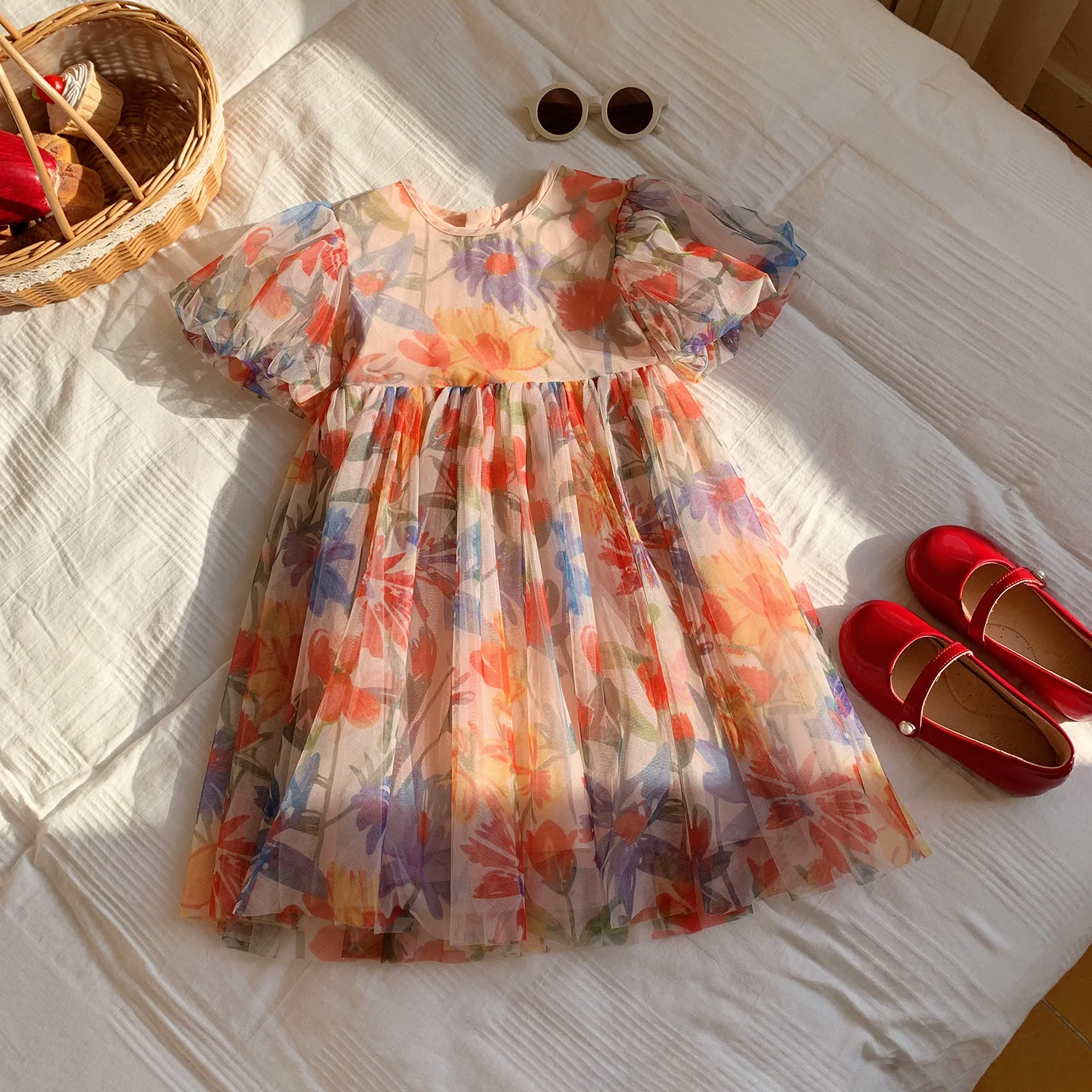 Vestido de verano de malla para niñas con flores y mangas abullonadas