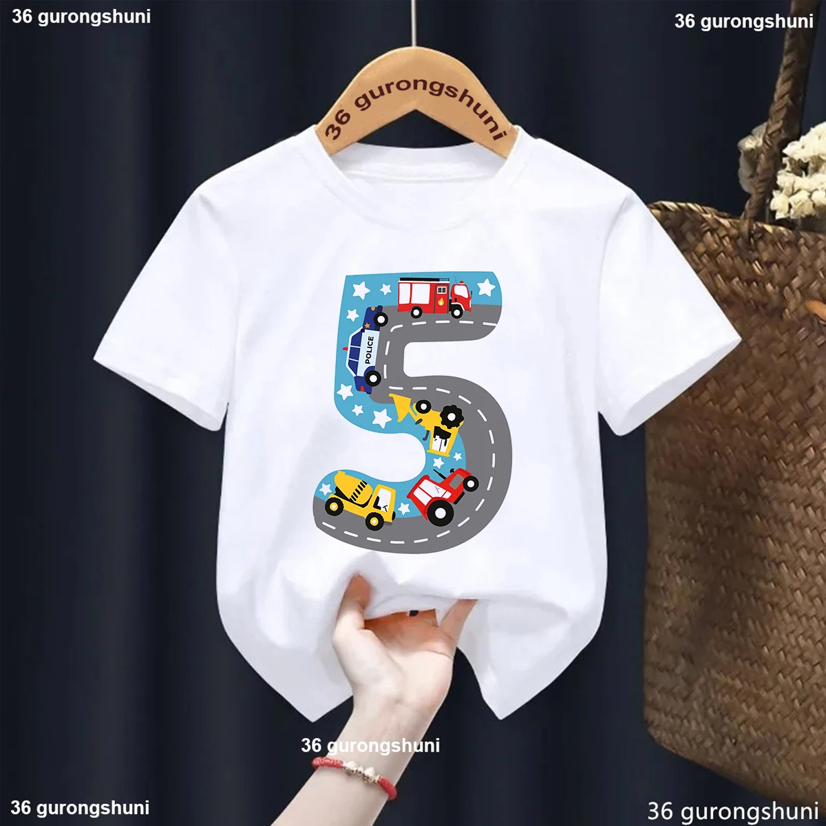 Conjunto de la camiseta con el estampado en primer plano