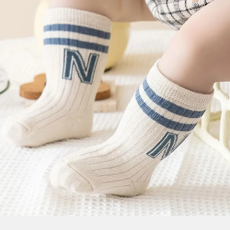 Calcetines bebé de algodón suave con rayas altos hasta la rodilla - imagen 2