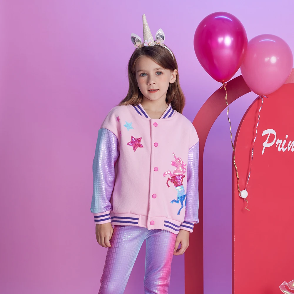 Niña con chaqueta DXTON de invierno