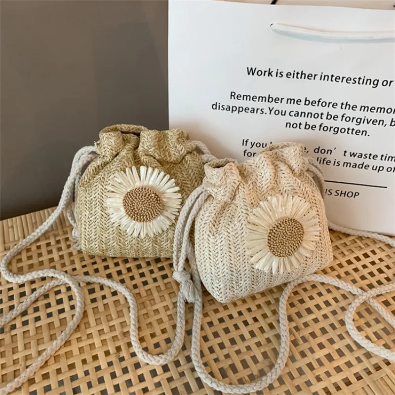 Bolso de rafia tipo cubo para niña – bandolera cruzada verano - imagen 4