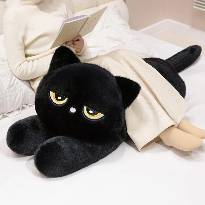 Cojín de gato tumbado estilo peluche