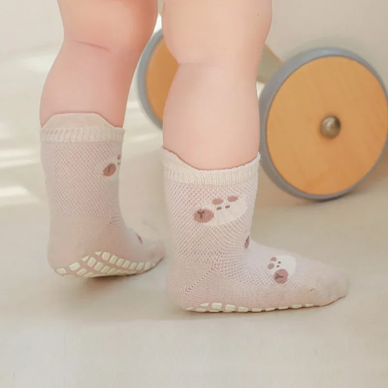 Calcetines antideslizantes con suela de agarre para niños y niñas - imagen 3
