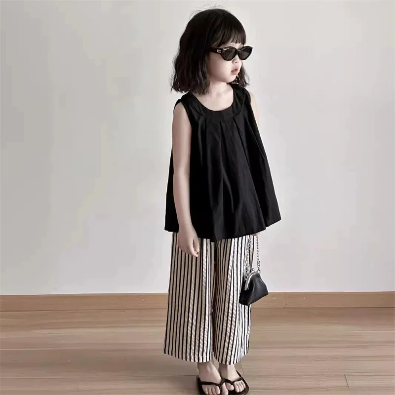 Conjunto infantil de verano para niña con chaleco y pantalón - imagen 3