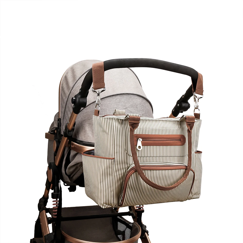 Bolsa de pañales a rayas beige con accesorios a juego y bolsillos - imagen 4