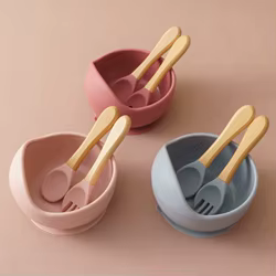 Vajilla silicona para bebé con cubiertos de madera