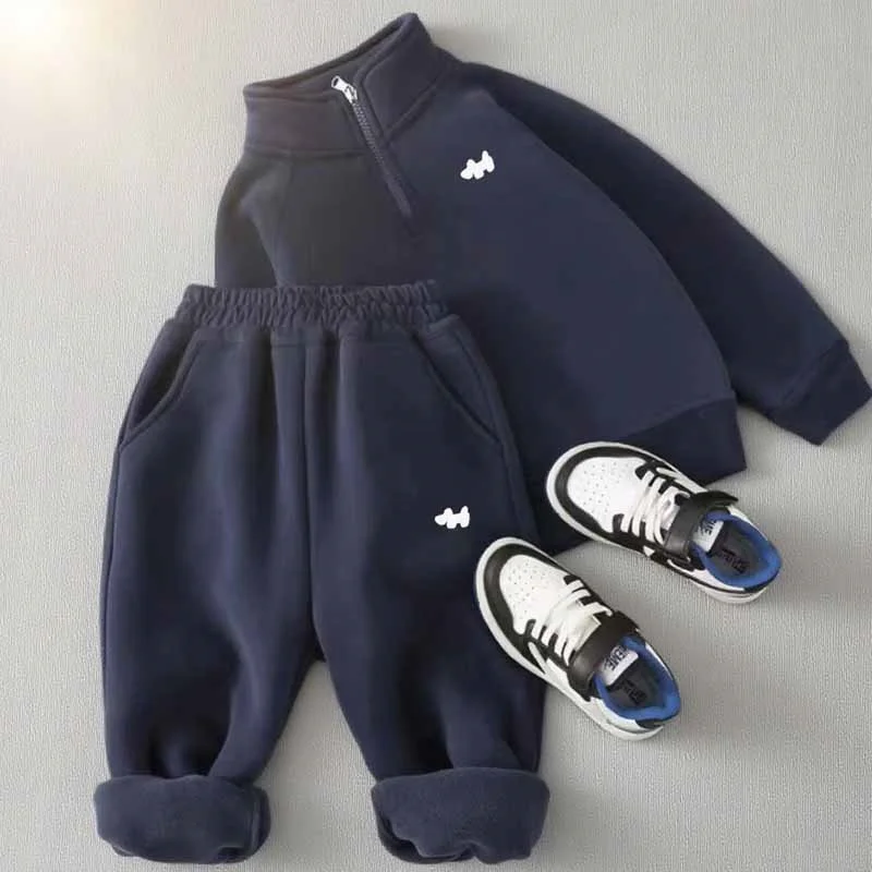 Conjunto deportivo infantil cálido de dos piezas en varios colores