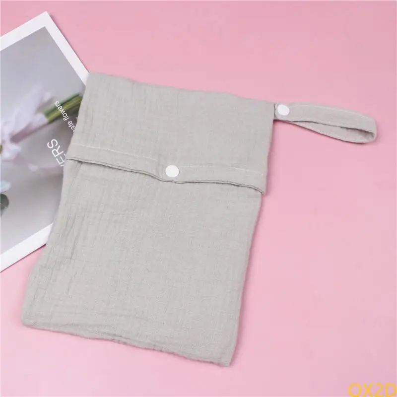 Bolsa colgada en un cochecito de bebé
