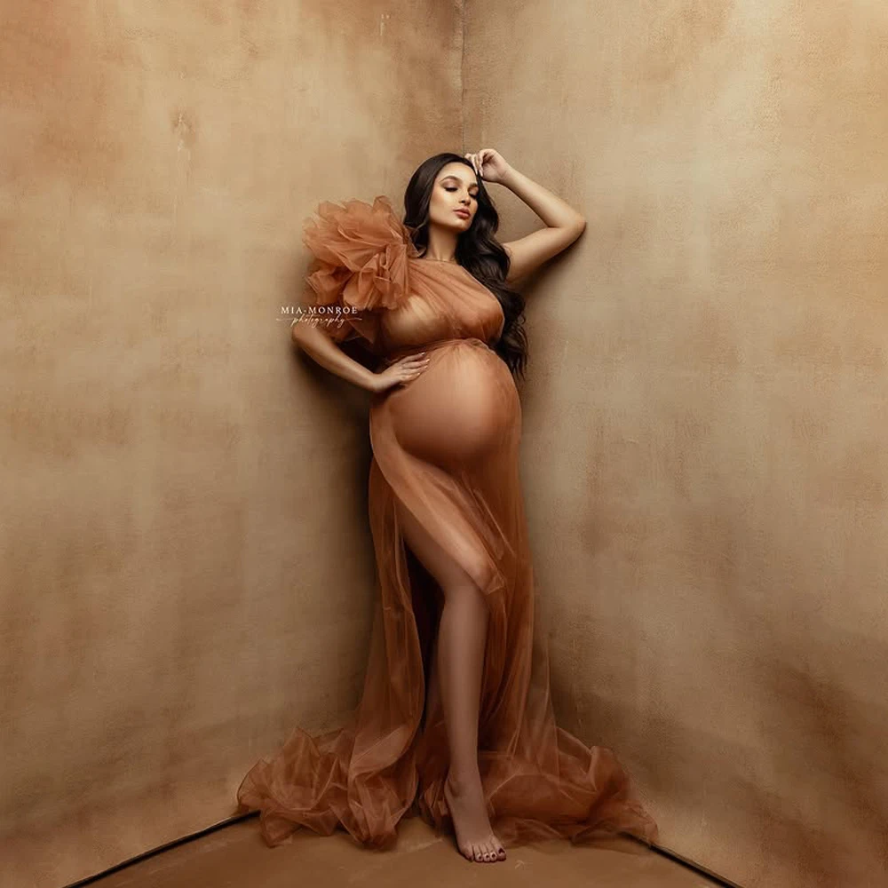 Vestido de maternidad bohemio fluido en tul de un hombro - imagen 5