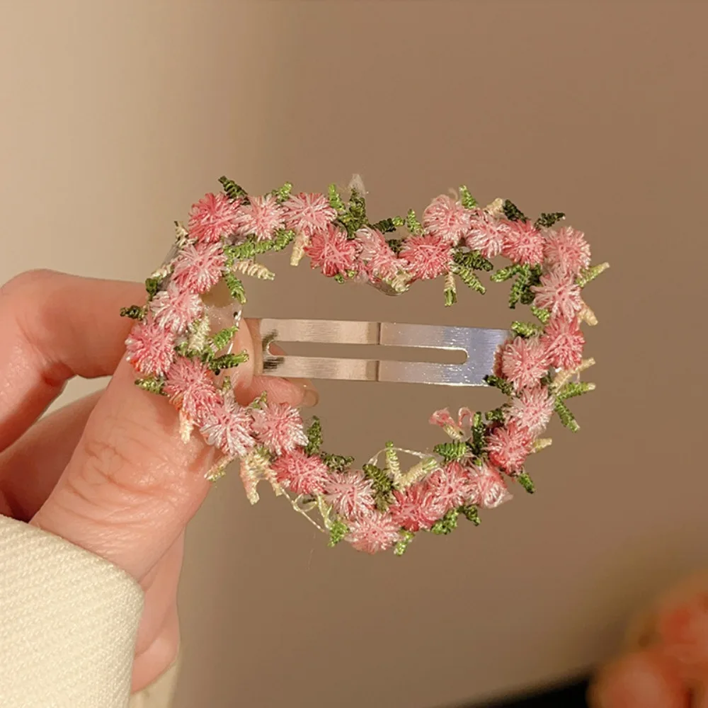 Pinzas para el cabello con bordado de flores y forma corazón - imagen 4
