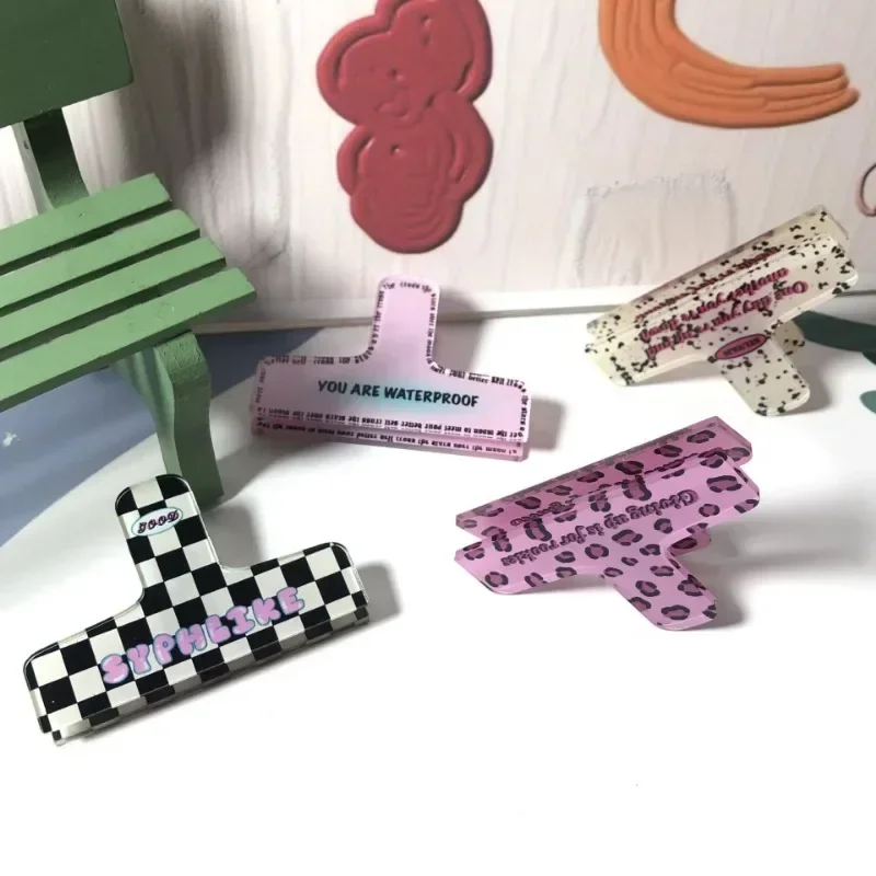 Clips de papel retro para organizar notas y fotos en el escritorio - imagen 3