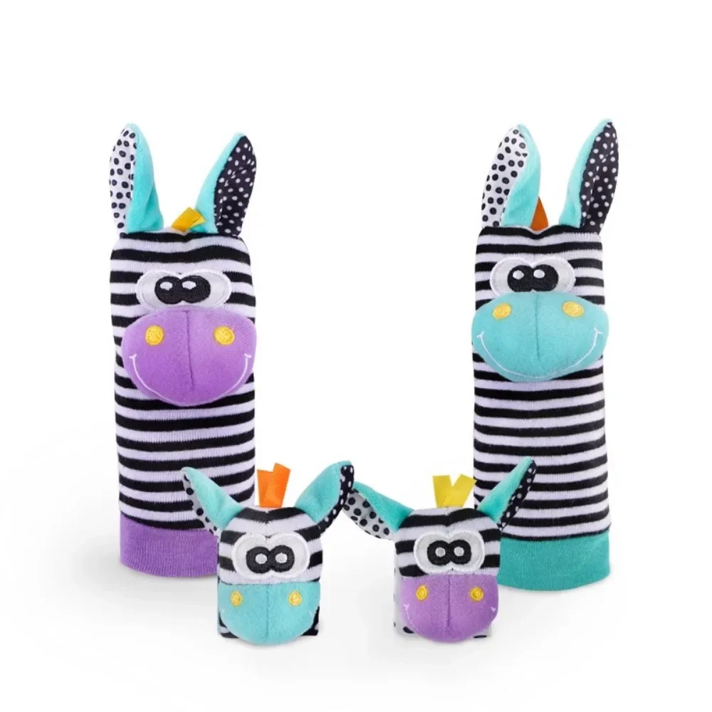 Sonajero bebé con calcetines animalitos de peluche - imagen 2