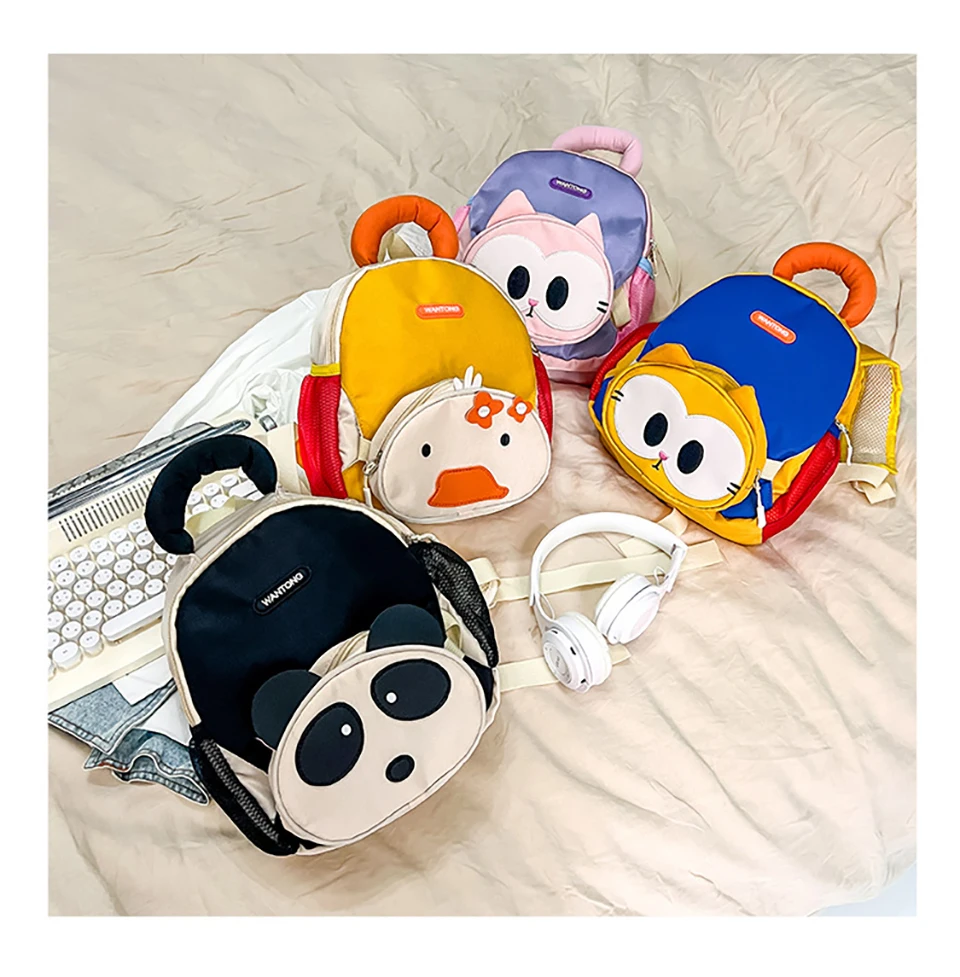 Mochila infantil 3D de peluche HOUSBAY con cara de dibujos animados