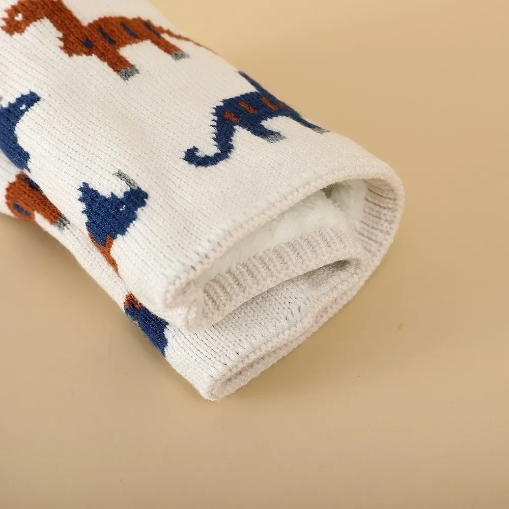 Conjunto de invierno con gorro grueso y bufanda dinosaurio infantil