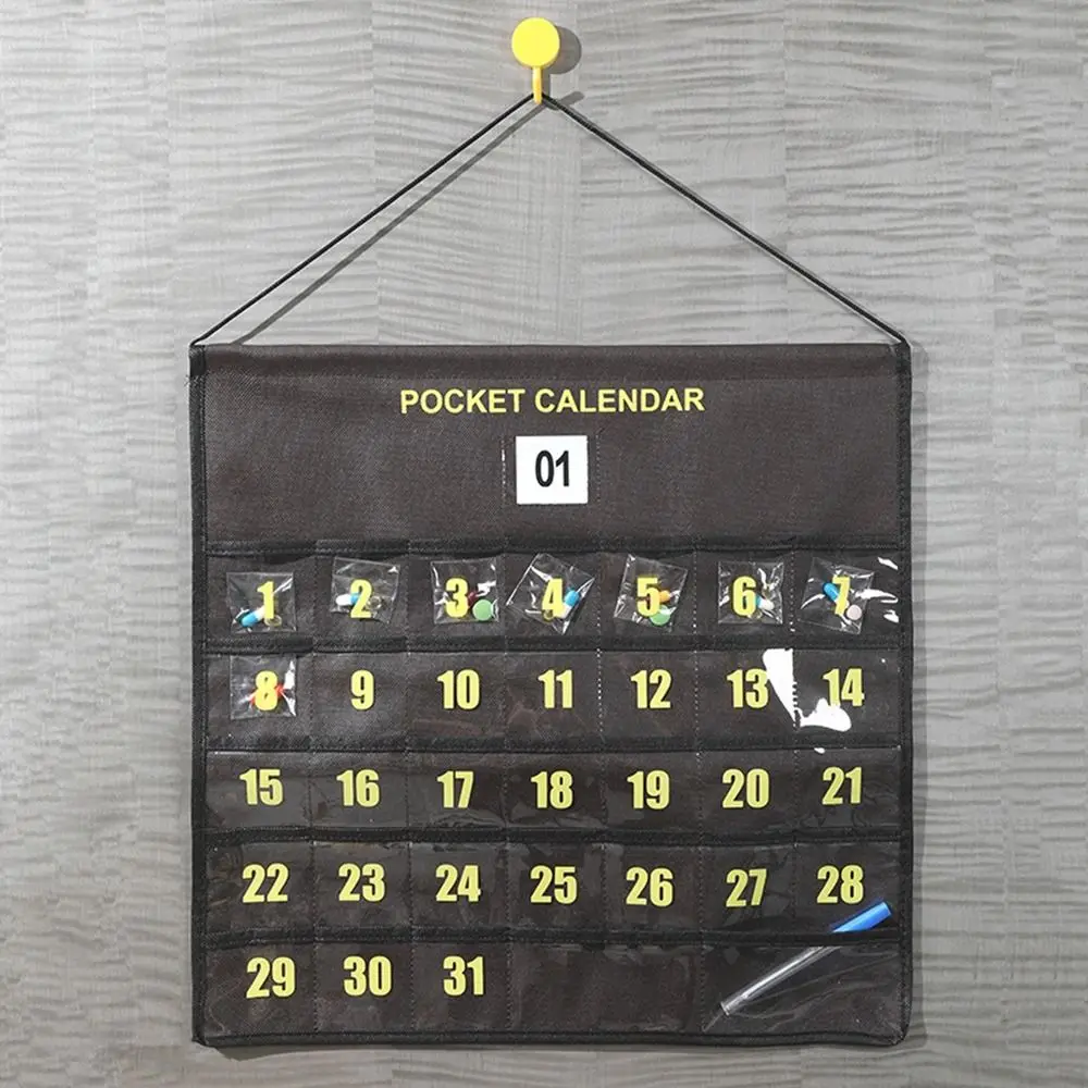 Calendario de pared con bolsillos en tono café