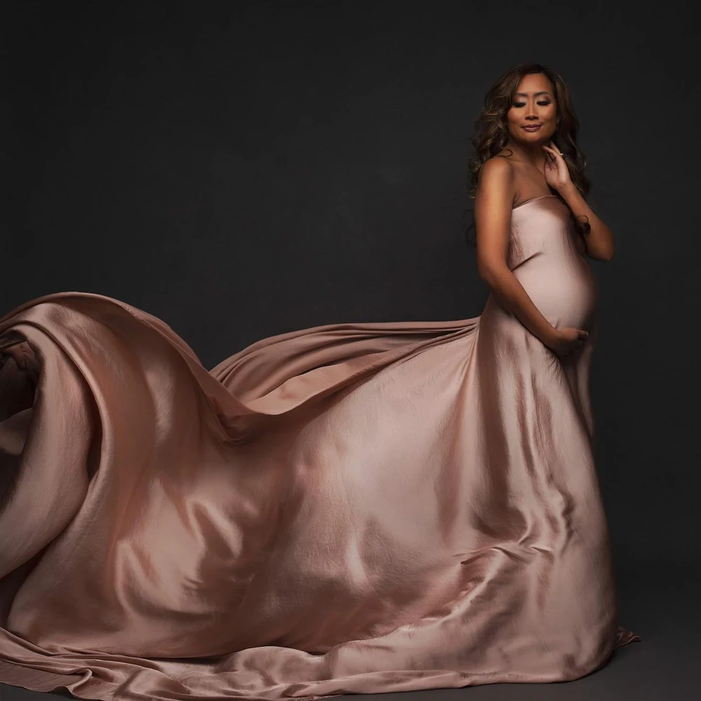 Bata de maternidad satén para sesiones fotográficas en estudio - imagen 2