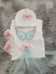 Conjunto recién nacido en tul con alas de ángel bordadas