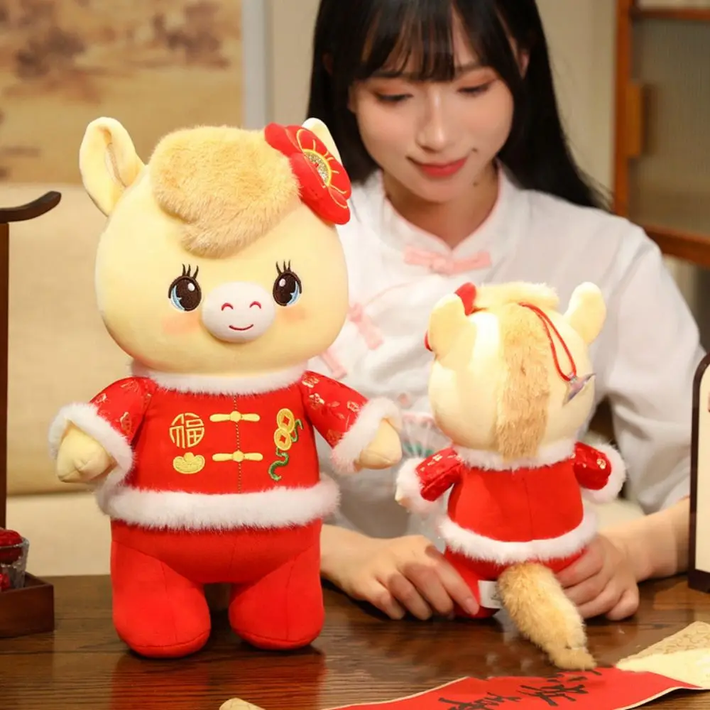 Peluche de caballo del zodiaco chino rojo con traje Tang - imagen 4