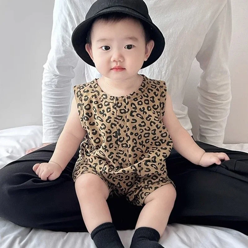 Mameluco de verano para recién nacido con estampado leopardo