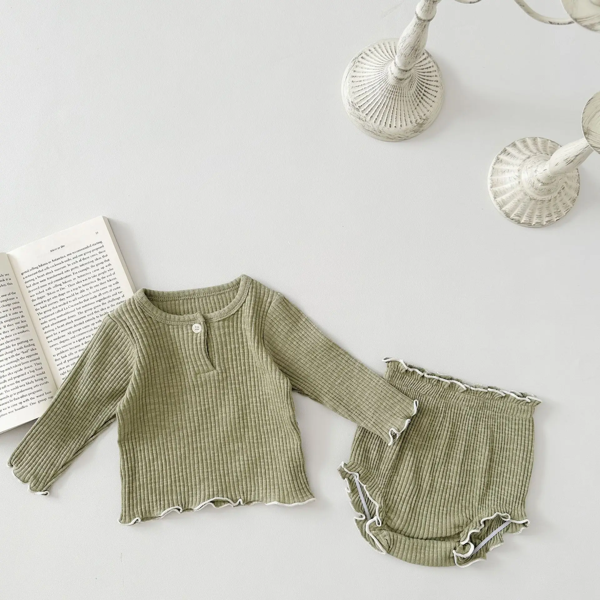 Conjunto bebé dos piezas manga larga y pantalón corto - primavera