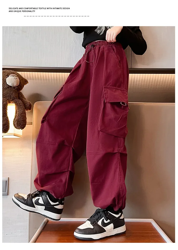 Detalle del diseño y la caída del pantalón
